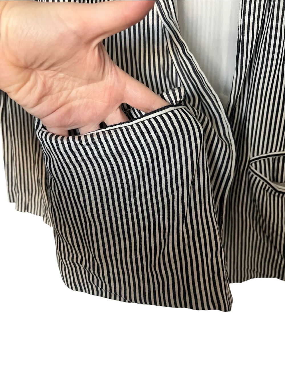 CUPCAKES AND CASHMERE Stripped Blazer - Picture 4 of 9